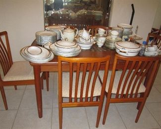 Made in Denmark dining table extendable w/6 chairs