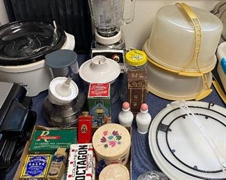 Tupperware/Kitchen Items