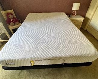 Sealy queen size adjustable bed 