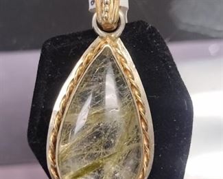 14&18kt gold pendant with peridot and ?