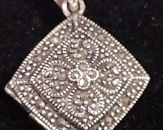 14k pendant with diamonds 