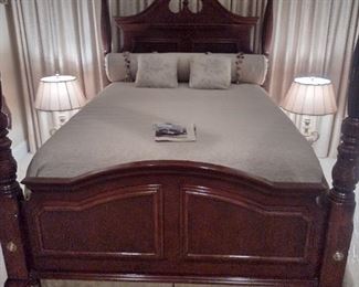 beautiful queen poster bed and mattress