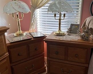nightstands, lamps