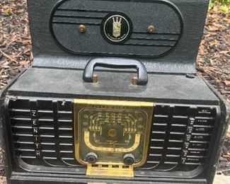 Vintage Zenith Trans-Oceanic Radio and Case