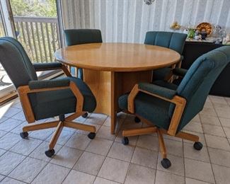Table with 4 Chairs