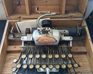 Antique Aluminum Featherweight Blick Typewriter