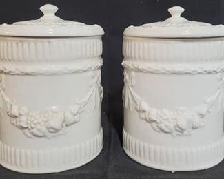 61 - Kenilworth pair of covered jars 8 x 6.5
