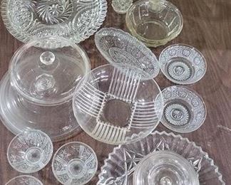60 - Table lot of glassware
