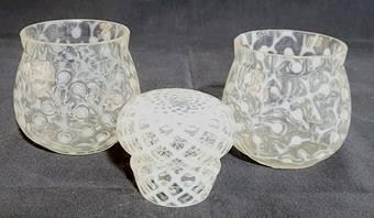 87 - Opalescent Spanish Lace glass

