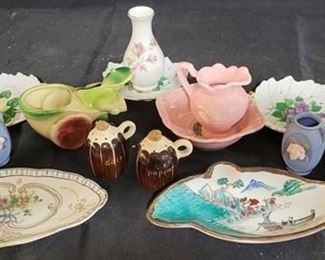 329 - Group of vintage items

