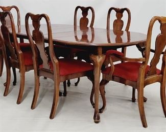 1651 - Queen Anne 7 piece dining table & chairs has 2 removable leaves, 2 armchairs, 4 side chairs table 29 x 42 x 77 (with leaves in) chairs chairs 35 x 19 x 21

