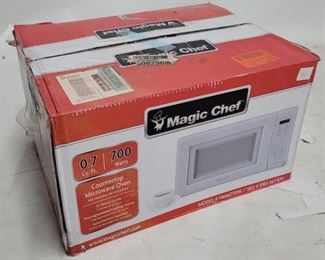 1652 - Master Chef .7cu 700 watt microwave in box
