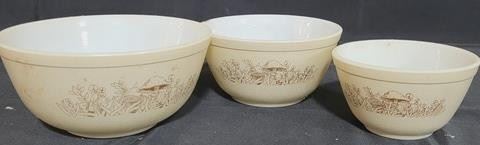 3015 - Pyrex Forest Fancies Mushroom bowl set Set of 3
