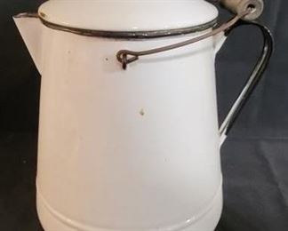 3031 - Large enamel Texas coffee pot with lid 13 x 10
