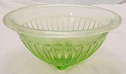 3118 - Green depression glass mixing bowl 4.25 x 9
