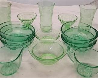 3125 - Group of green depression glass
