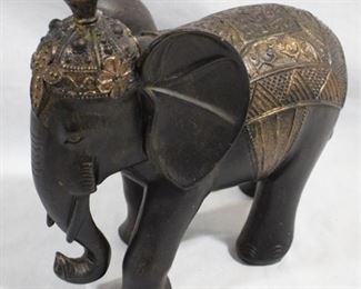 6112 - Elephant figure - 8 x 9
