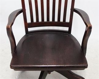 6121 - Vintage wooden swivel office chair 34 x 24 x 19

