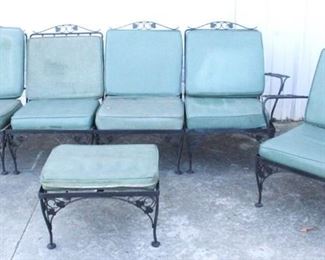 6186 - Metal outdoor sectional set with chair & ottoman sofa 34 x 98 x 23 chair 33.5 x 31 x 27 ottoman 14.5 x 22.5 x 22.5
