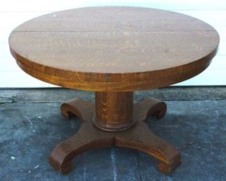 6188 - Round quartersawn oak pedestal dining table 28 x 44
