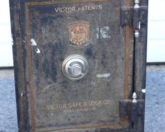 6189 - Victor Safe & Lock Co vintage safe 29 x 18 x 18 estate provided combination, however we have not verified or tried to use it
