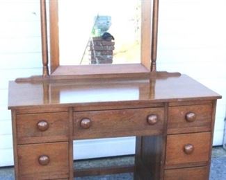 6215 - Vintage mahogany vanity with tilting mirror 66 x 44 x 20


