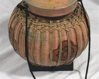 6245 - Covered pottery basket - 11 x 9
