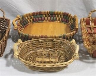 6255 - Group of 4 baskets
