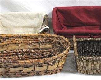 6256 - Group of 4 baskets
