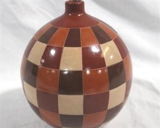 6280 - Decorative pottery 8.5" vase
