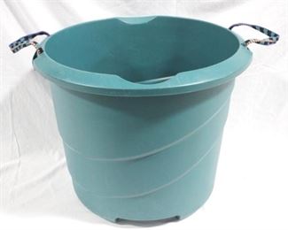 6370 - Plastic bucket tote - 21.5 x 18
