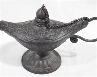 6375 - Cast iron Aladdin style oil lamp - 6 x 10

