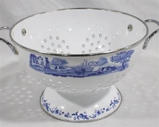 6379 - Blue Willow decorated colander - 5.5 x 11
