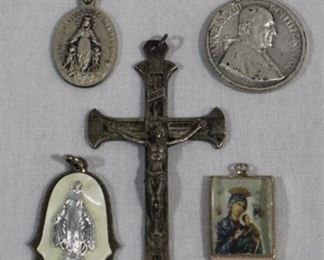 6478 - Vintage religious charms / pendants
