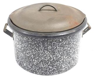 6537 - Enamel ware pot, wrong lid - 16 x 10
