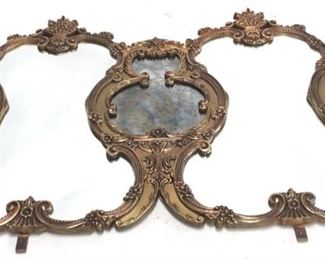 8059 - Very fancy figural adorned mirror - 48.5 x 68 x 11
