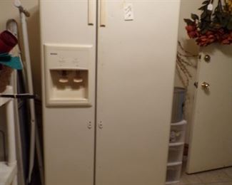 fridge, no handles but works fine