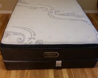 Queen BEAUTYREST mattress set