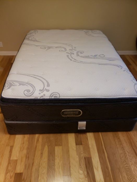 Queen BEAUTYREST mattress set