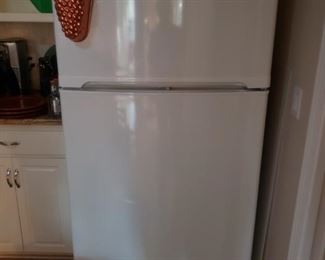 Kenmore refrigerator (icemaker inside)