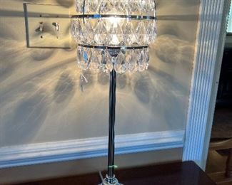 Crystal shade table lamp