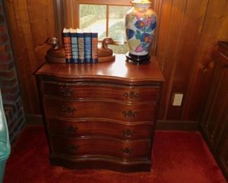 Vintage Mahogany Gentlemans Chest With Pull Out Tray