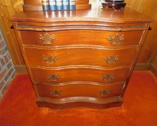 Vintage Mahogany Gentlemans Chest With Pull Out Tray