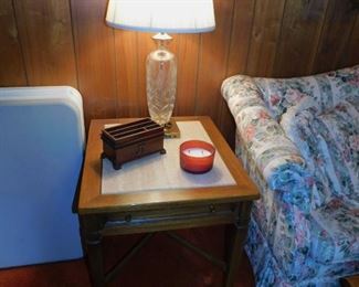 Vintage Gordons Fine Furniture Italian Marble Top End Table & Crystal Lamp
