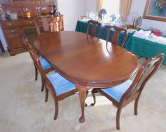Pennsylvania House Cherry Dining Table With 3 Leaves Custom Pads & 6 Chairs