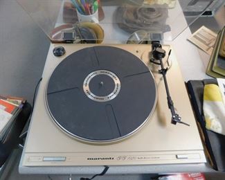 VINTAGE MARANTZ TURNTABLE