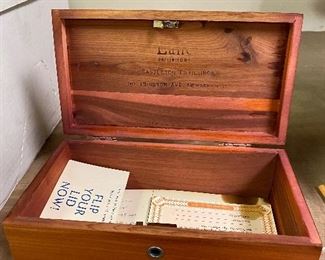 WE HAVE 40 OF THESE CEDAR BOXES BY LANE.  tHE WERE GIVEN AS GIFTS FROM THE STORE WHEN YOUBOUGHT A CEDAR CHEST!