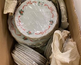 CHRISTMAS DISHES POLAND SERVICE FOR 20 PLUS SERVING PIECES
