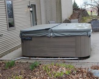 Hot tub - spa - make an offer (you must arrange to move)