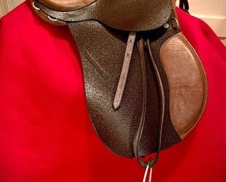 Custom Show Saddle
